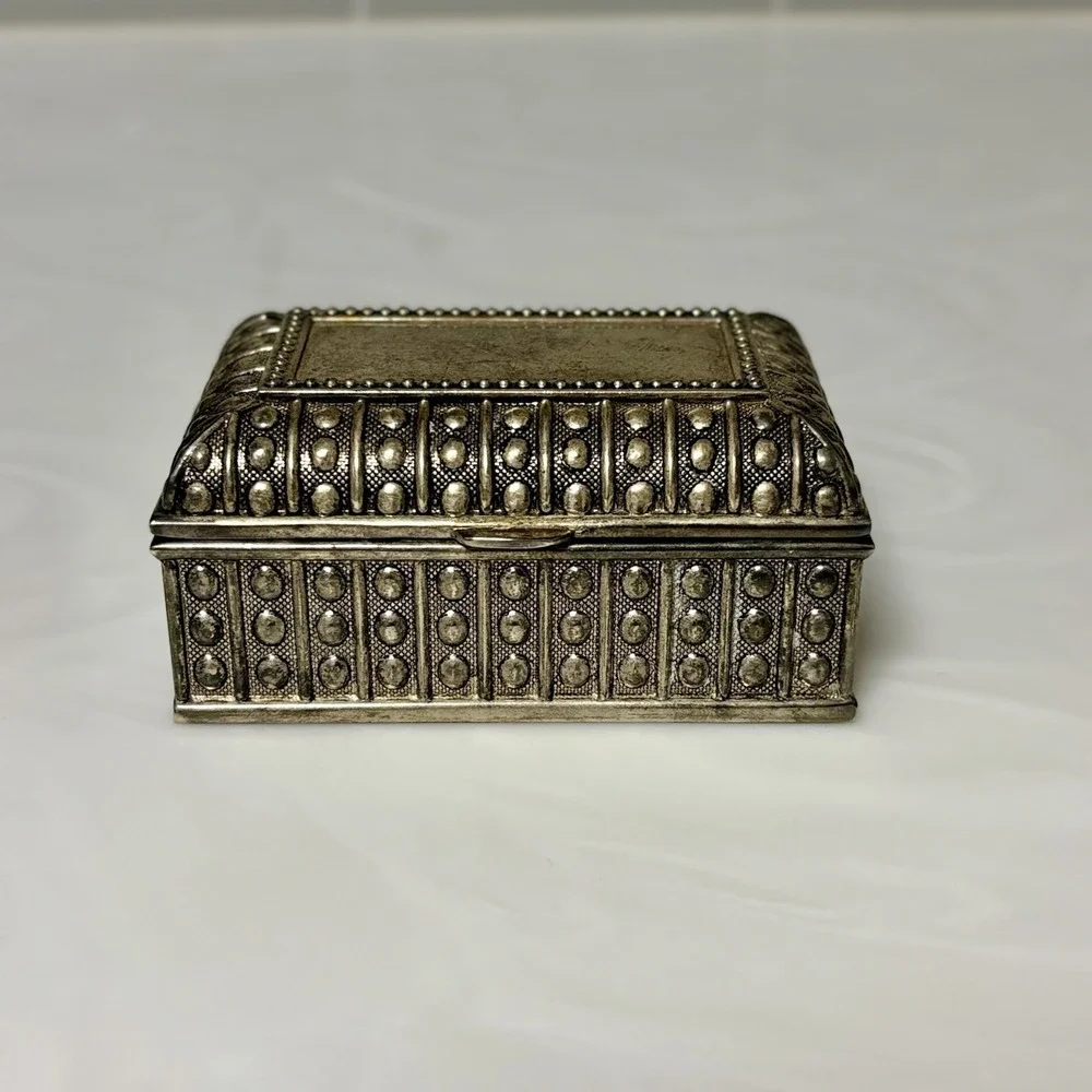 SMALL VINTAGE SILVER PLATE TRINKET OR JEWELRY TABLE CABINET BOX